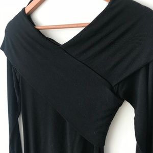 NWOT Aritzia Phil T-shirt Off The Shoulder Top S